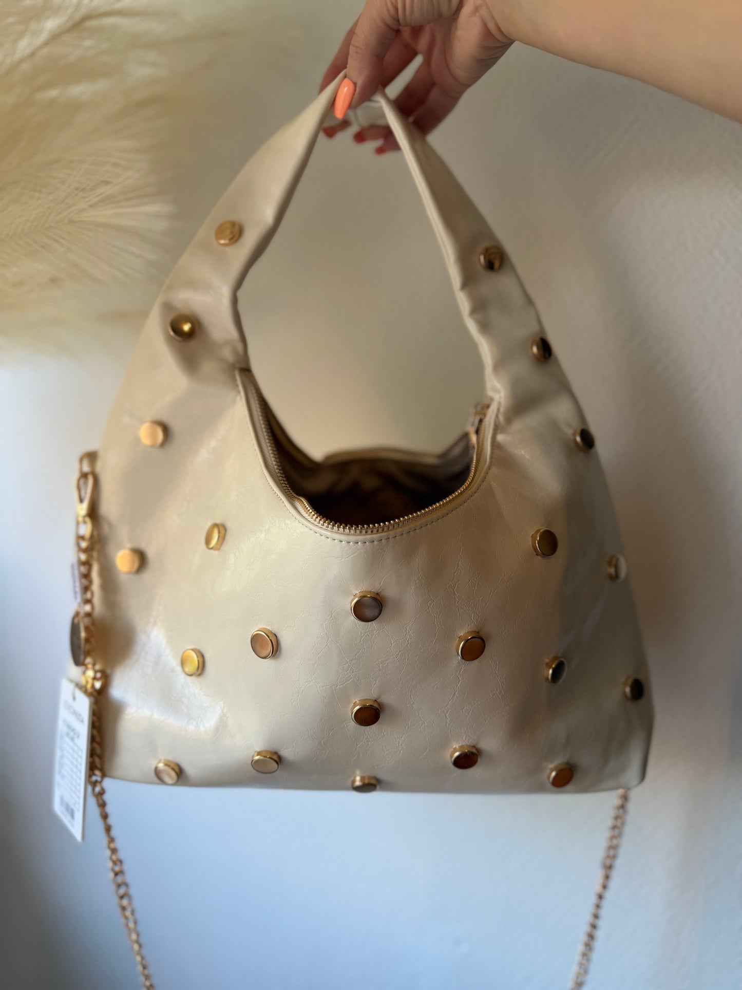 Beige Nieten