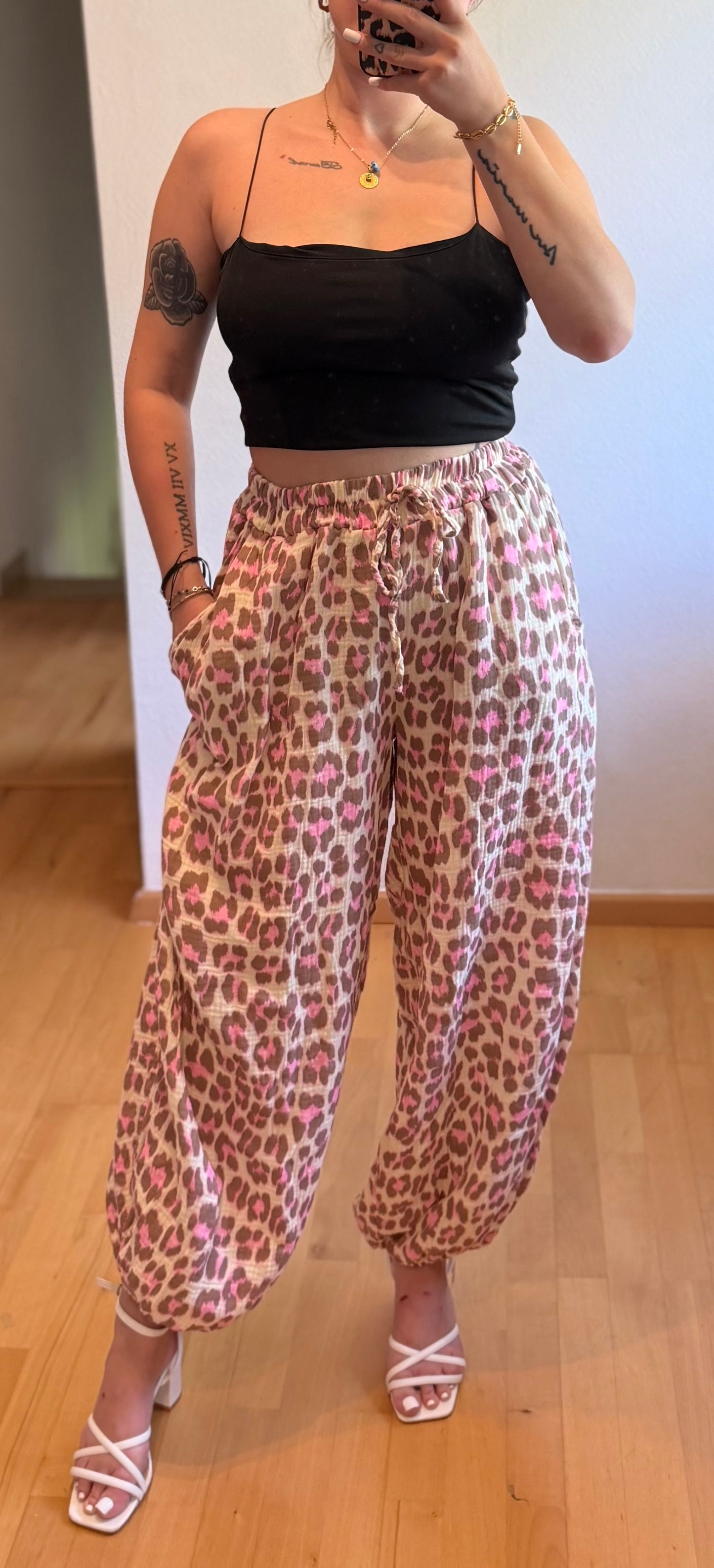 Musselin Leo Hose Creme Rosa