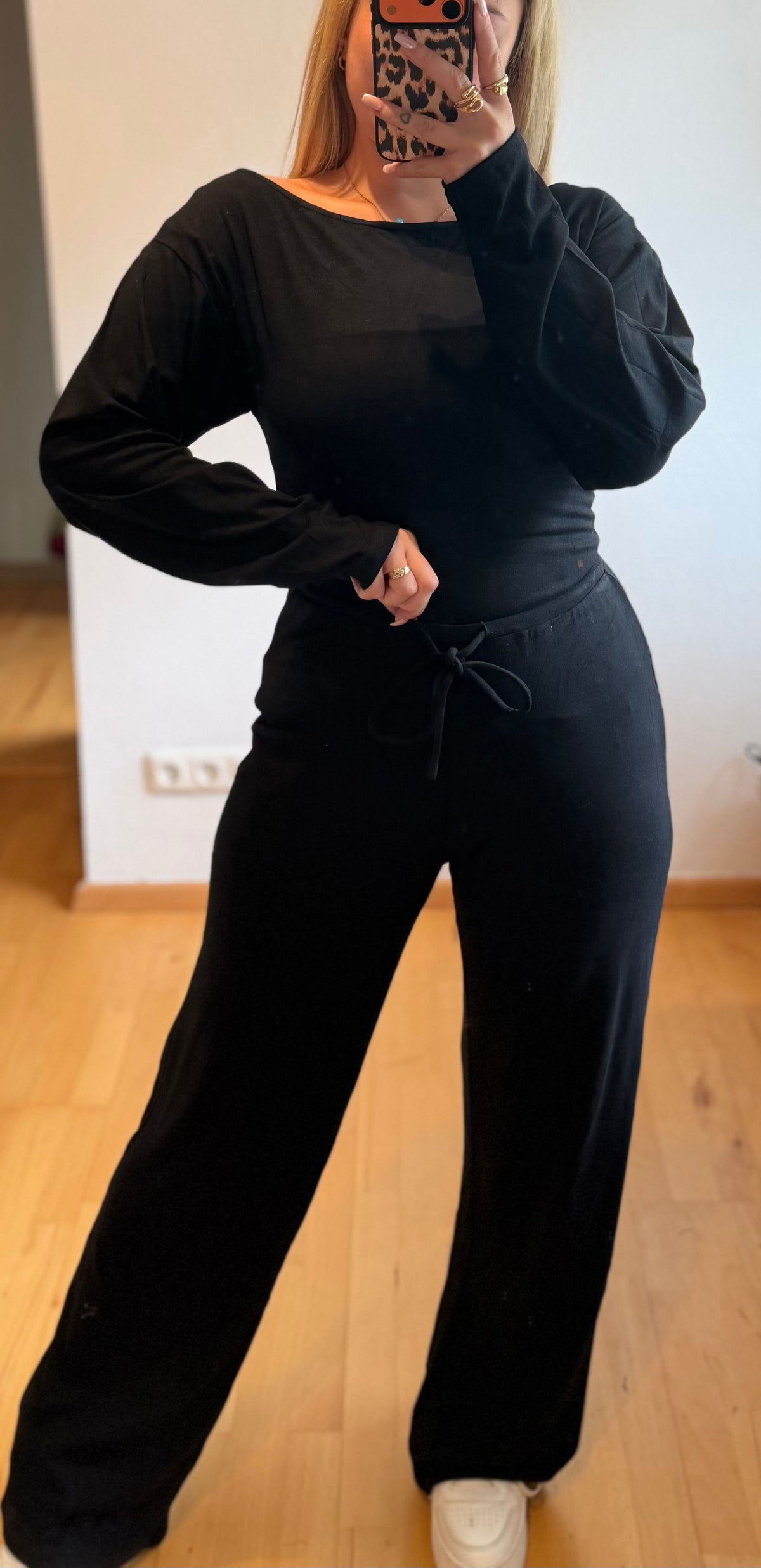 SET Schwarz