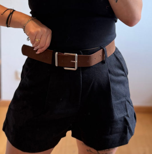 Short mit Gürtel