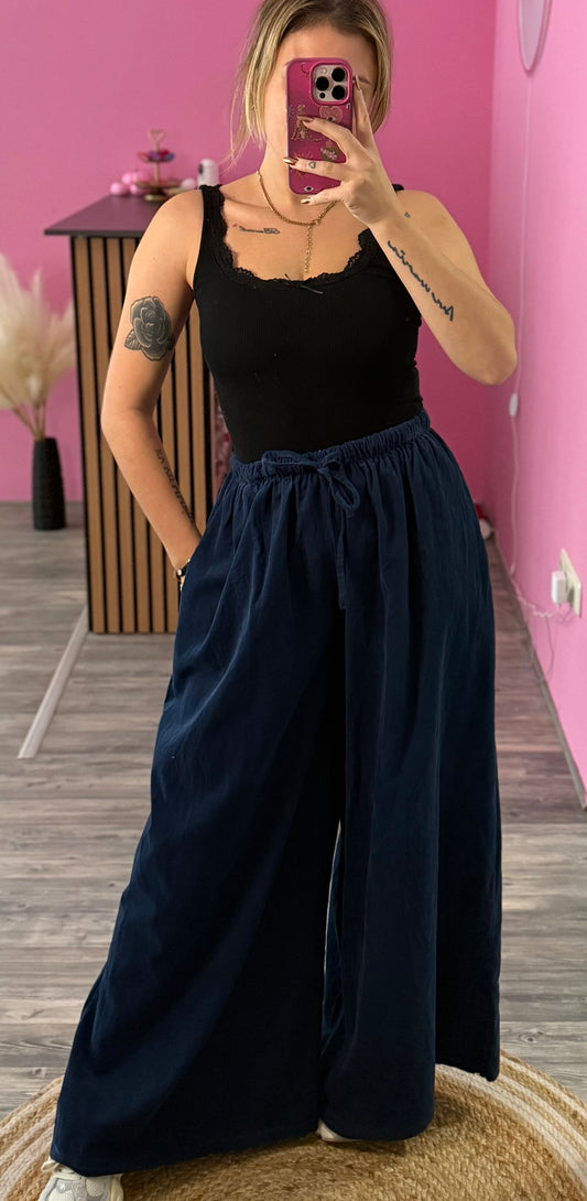 Blaue Stoffhose