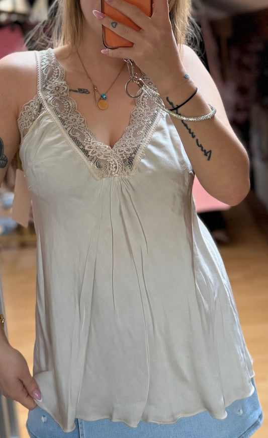 Spitzen‘ top beige