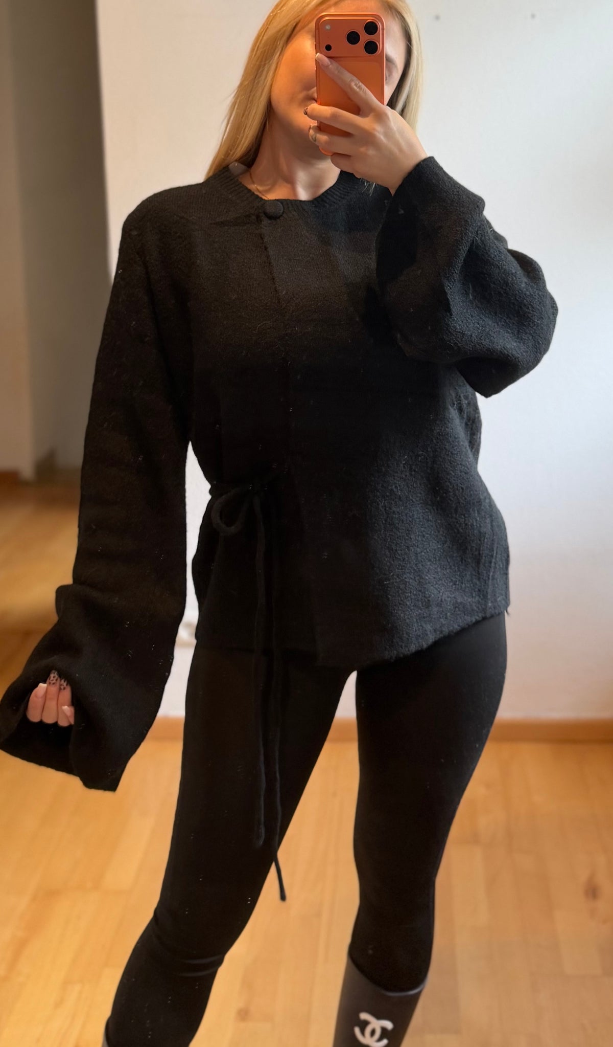 Pully Black